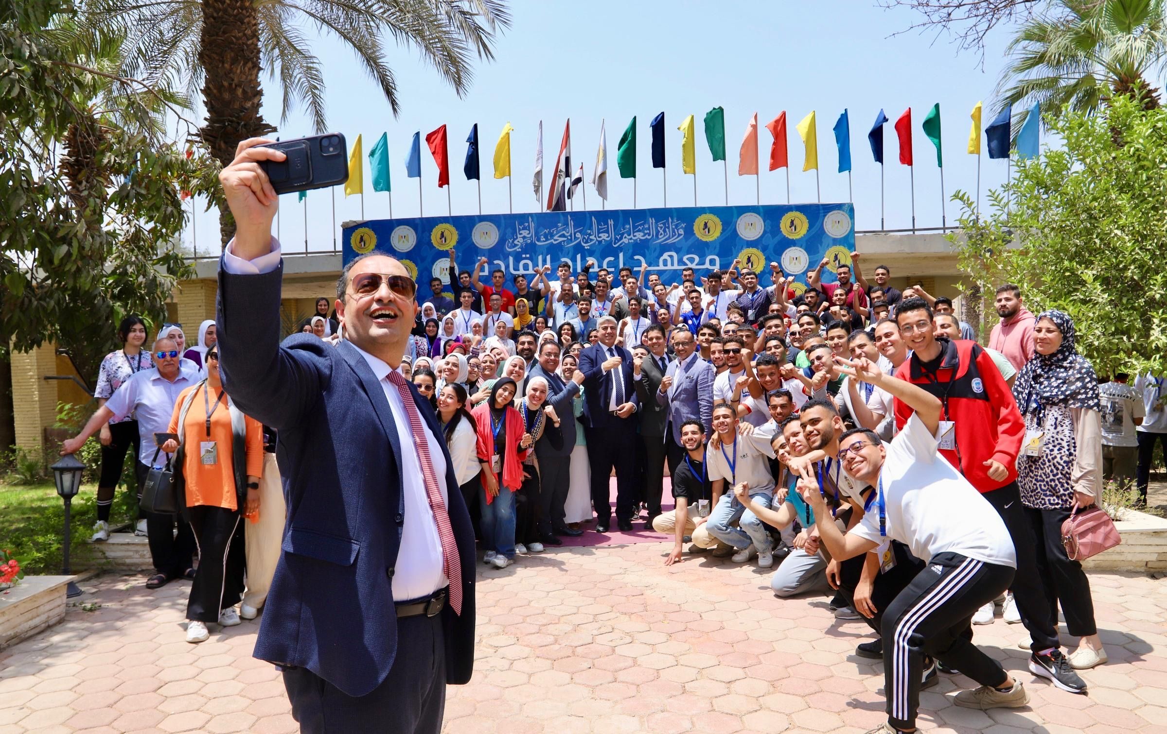 مدير صندوق مكافحة الإدمان يحاور طلاب الجامعات حول الاستراتيجية الوطنية لمكافحة المخدرات