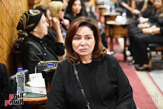 عمرو الفقى يتلقى عزاء وليد مصطفى بمسجد الشرطة فى الشيخ زايد