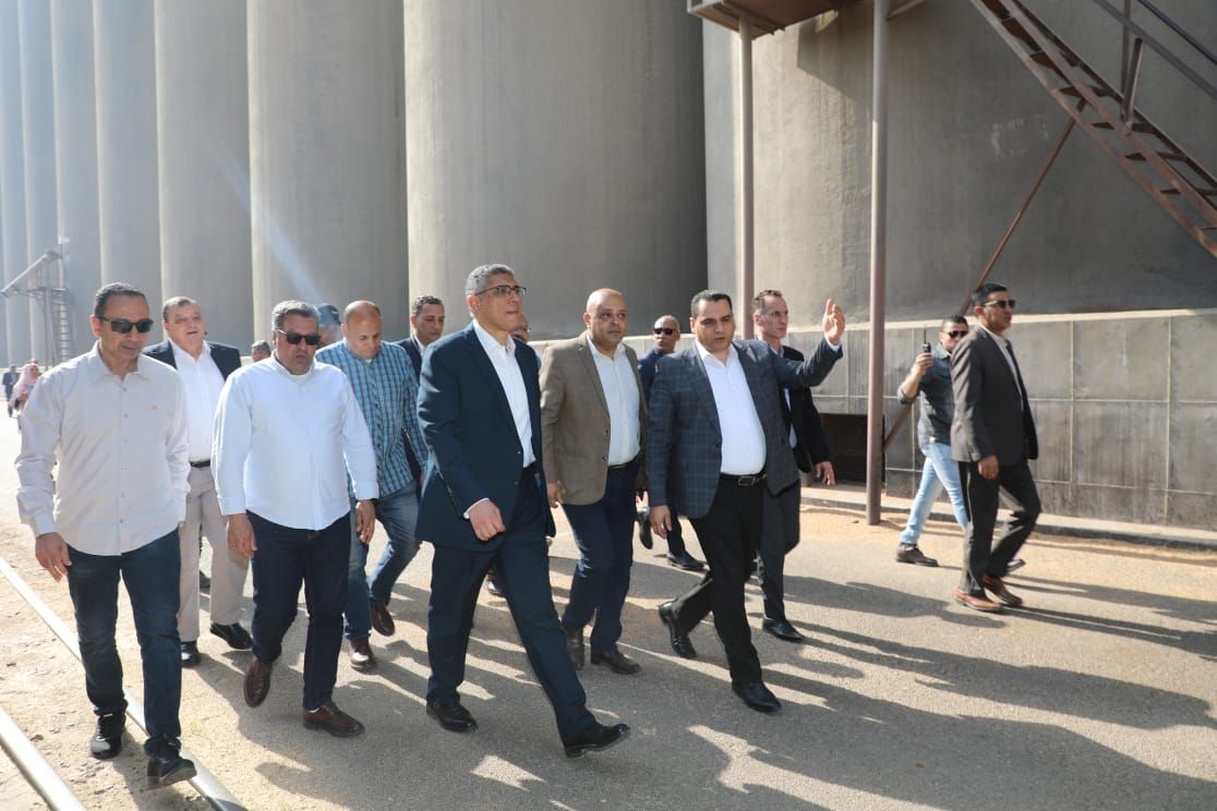 محافظ الجيزة: توريد 44 ألف طن قمح حتى الآن بالصوامع والشون