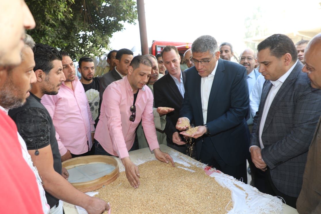 محافظ الجيزة: توريد 44 ألف طن قمح حتى الآن بالصوامع والشون
