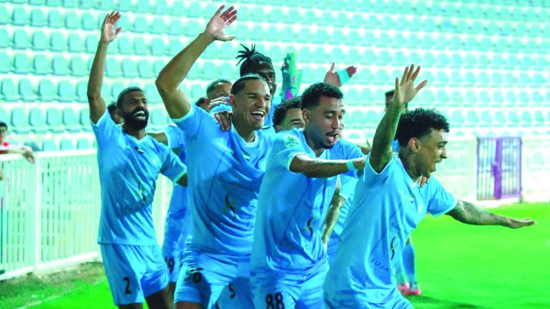 الامارات | دبا يرقص فرحاً بالاقتراب من «المحترفين»