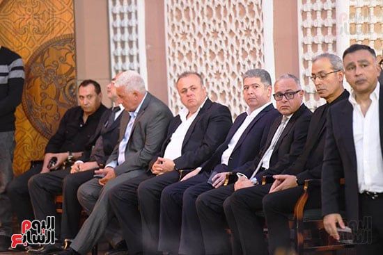 عمرو الفقى يتلقى عزاء وليد مصطفى بمسجد الشرطة فى الشيخ زايد