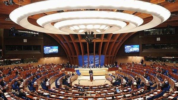 مجلس أوروبا يحث اليونان على إنهاء الترحيل القسري