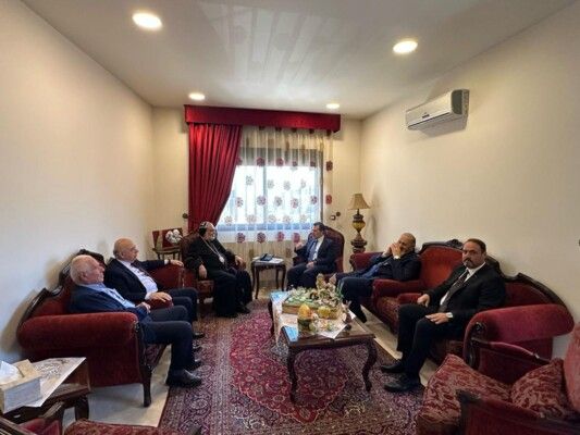 شحادة عرض مع المطران معوض أهمية جذب الاستثمارات التكنولوجية الى زحلة وزار المطران سفر