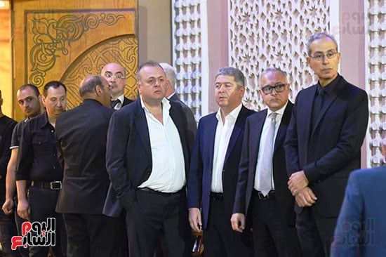 عمرو الفقى يتلقى عزاء وليد مصطفى بمسجد الشرطة فى الشيخ زايد