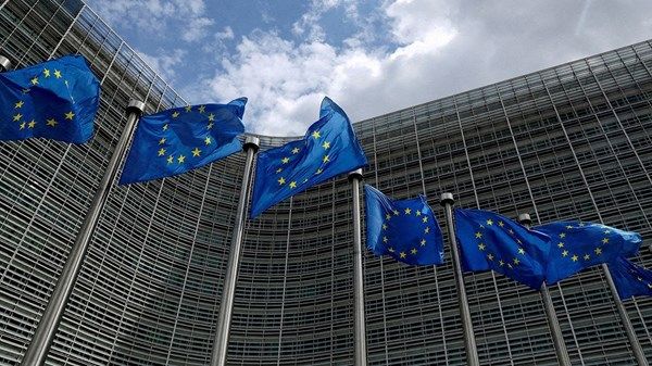 المفوضية الأوروبية تعتزم حظر جميع واردات الغاز الروسي