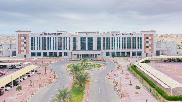 جامعة العين تنظم يوم التوظيف الصيدلي