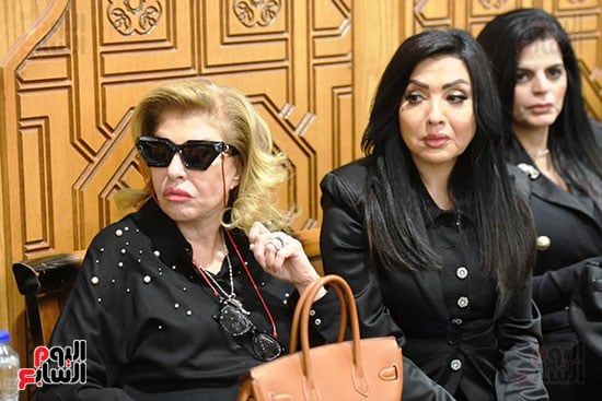 عمرو الفقى يتلقى عزاء وليد مصطفى بمسجد الشرطة فى الشيخ زايد