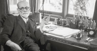 عقدة أديب وتحليل الأحلام أبرزها.. أشهر نظريات فرويد النفسية فى ذكرى ميلاده