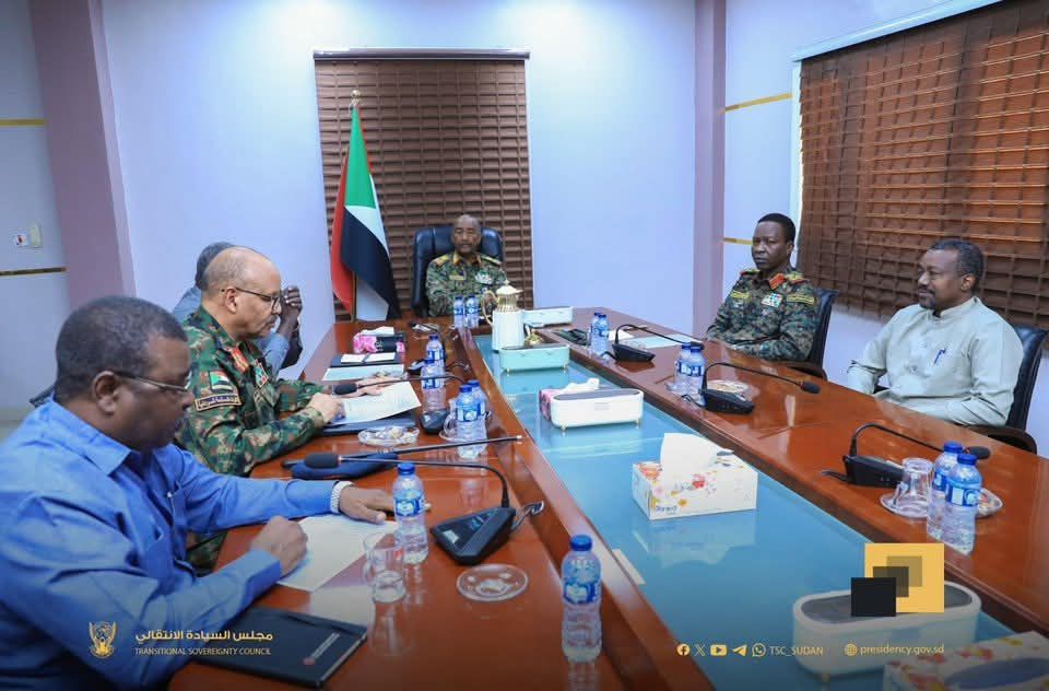 برئاسة الفريق أول الركن البرهان – مجلس الأمن والدفاع يعقد اجتماعا طارئاً