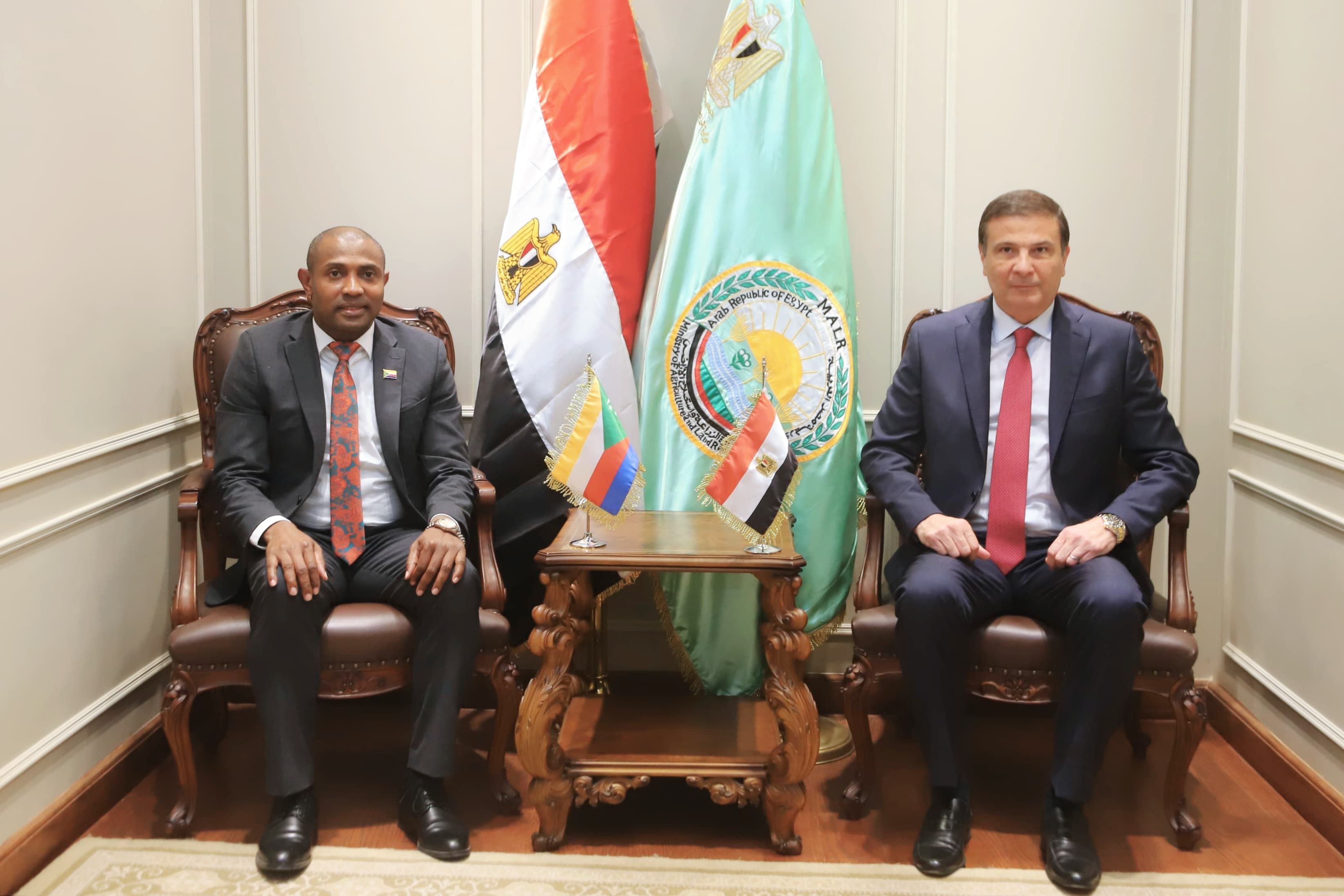 وزير الزراعة يبحث مع وزير الخارجية والتعاون الدولى بجزر القمر سبل التعاون
