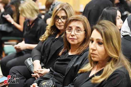 عمرو الفقى يتلقى عزاء وليد مصطفى بمسجد الشرطة فى الشيخ زايد
