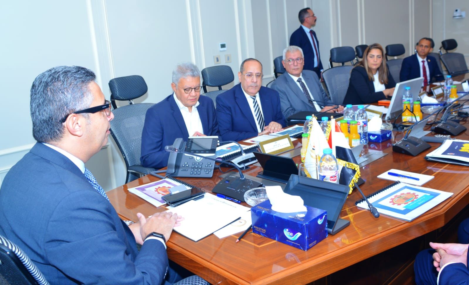 وزير التموين يوجه بزيادة الكميات المطروحة من زيت الطعام فى الأسواق