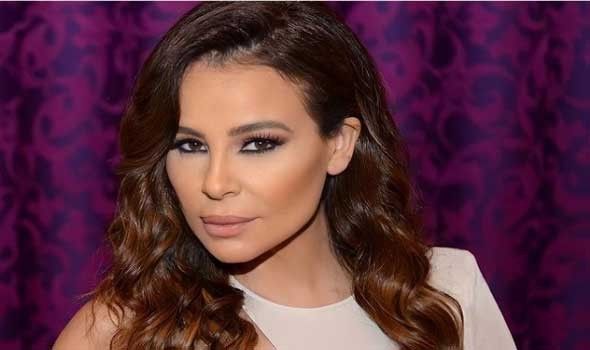 كارول سماحة تؤخّر عرض مسرحيتها الغنائية ثلاثة أيام بعد وفاة زوجها