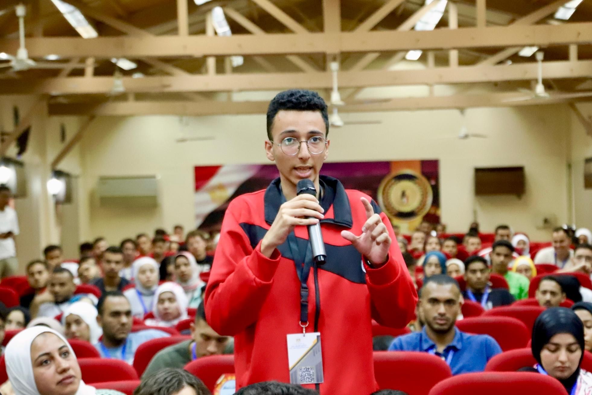 مدير صندوق مكافحة الإدمان يحاور طلاب الجامعات حول الاستراتيجية الوطنية لمكافحة المخدرات