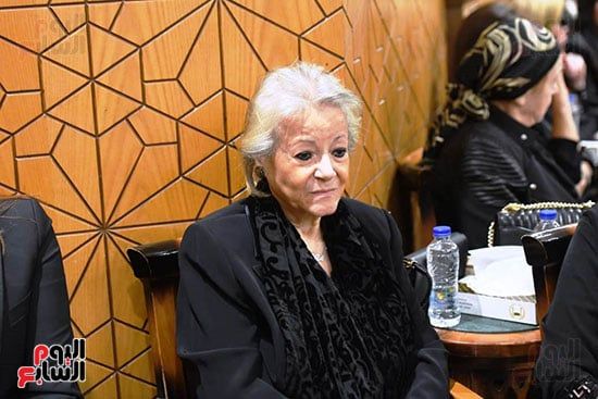 عمرو الفقى يتلقى عزاء وليد مصطفى بمسجد الشرطة فى الشيخ زايد