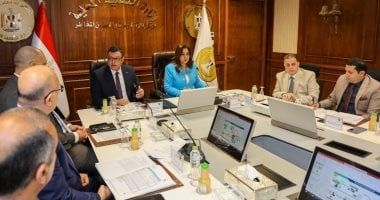 التنمية المحلية توجه بتخفيض تكلفة ووقت استخراج تراخيص المحال