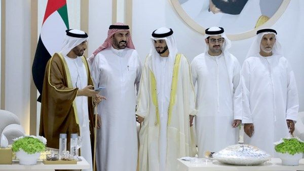 طالب بن صقر يحضر حفل زفاف أحمد سعيد بن دري الفلاحي