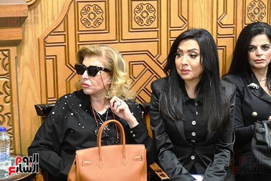 عمرو الفقى يتلقى عزاء وليد مصطفى بمسجد الشرطة فى الشيخ زايد