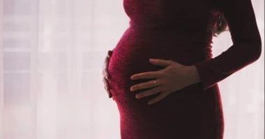 قانون العمل.. إجازة الوضع للعاملة 4 أشهر وخفض ساعات العمل من الشهر السادس للحمل