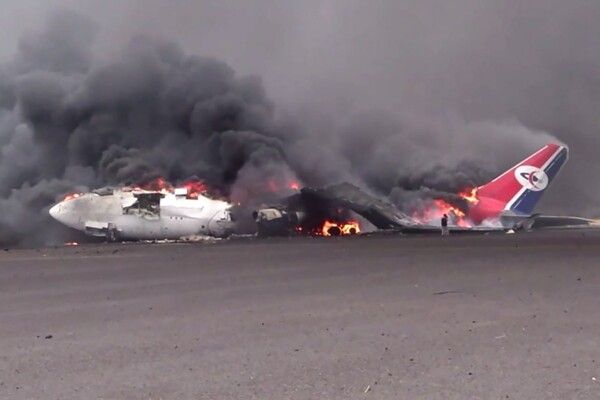 تعليق كل الرحلات في مطار صنعاء بعد أضرار فادحة ناجمة عن الضربات الإسرائيلية