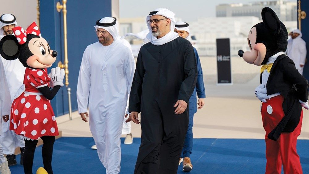 خالد بن محمد بن زايد يشهد الإعلان عن تطوير مشروع عالم ومنتجع ديزني الترفيهي في جزيرة ياس
