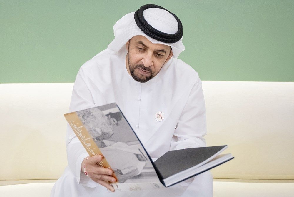 حمدان بن زايد يزور مقر الأرشيف والمكتبة الوطنية