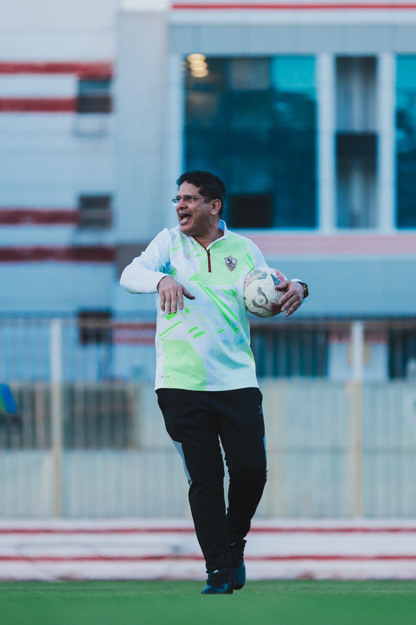 4 مشاهد من ظهور أيمن الرمادى فى المران الأول مع الزمالك
