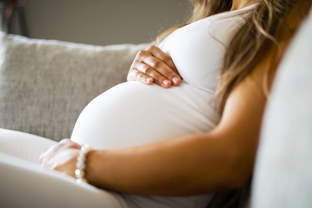 10 أسباب وراء خطورة إفرازات الثدي أثناء الحمل.. انتبهي لها