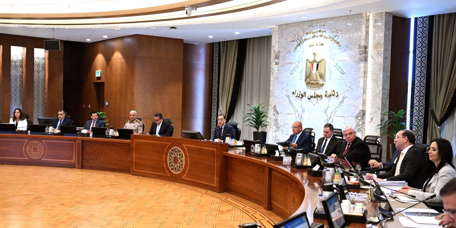 مدبولى يُكلف الوزراء بتنفيذ توجيهات الرئيس السيسى باحتفالية عيد العمال
