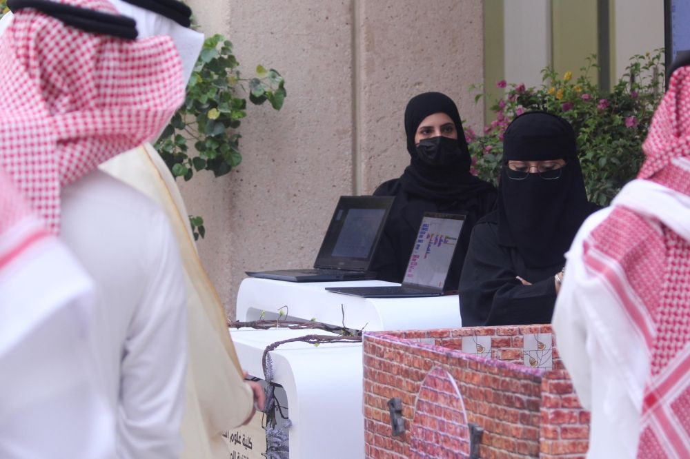 فيديو| روبوت زراعي ونظام للتنبؤ بانبعاثات الكربون.. ابتكارات في ملتقى "وطن أخضر" بالدمام