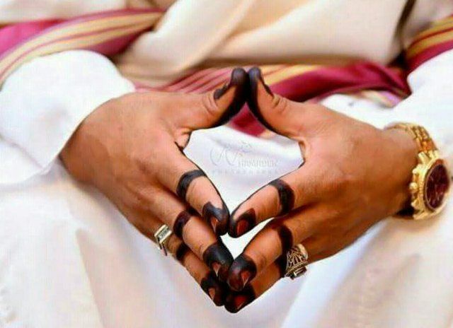 شاهد بالفيديو.. شاب سوداني يشكو من تلقي عروسته “السيرلانكية” لمئات الطلبات على حسابها من سودانيين بعد زواجه منها (ليه يا جماعة الفضاوة دي؟)