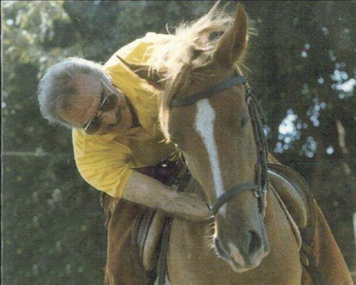 على هامش السيرة وركوب الخيل.. محطات لا تنسى في حياة أحمد مظهر