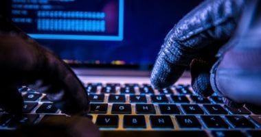 احذر.. عقوبة مشددة بالحبس والغرامة حال ارتكاب جريمة التحرش الإلكترونى