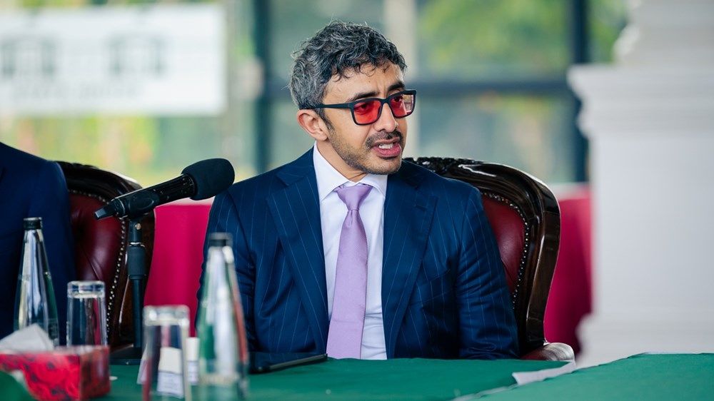 رئيس كينيا يستقبل عبدالله بن زايد ويشهدان توقيع 7 مذكرات تفاهم واتفاقيات بين البلدين