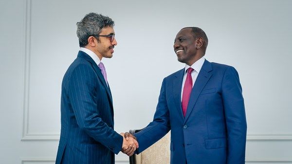 رئيس كينيا يستقبل عبدالله بن زايد ويشهدان توقيع 7 مذكرات تفاهم واتفاقيات بين البلدين