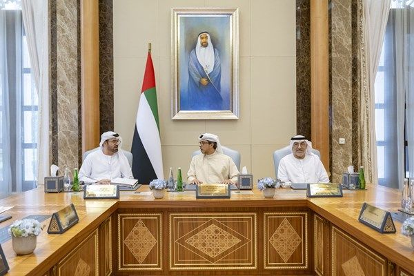 منصور بن زايد يترأّس اجتماع المجلس الوزاري للتنمية