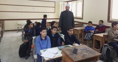 طلاب الصف الثالث الابتدائى الأزهرى يؤدون اليوم امتحان التربية الإسلامية