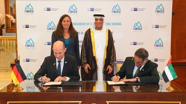 سعود بن صقر يشهد توقيع مذكرة تفاهم بين "راكز" والمجلس الألماني الإماراتي المشترك للصناعة والتجارة