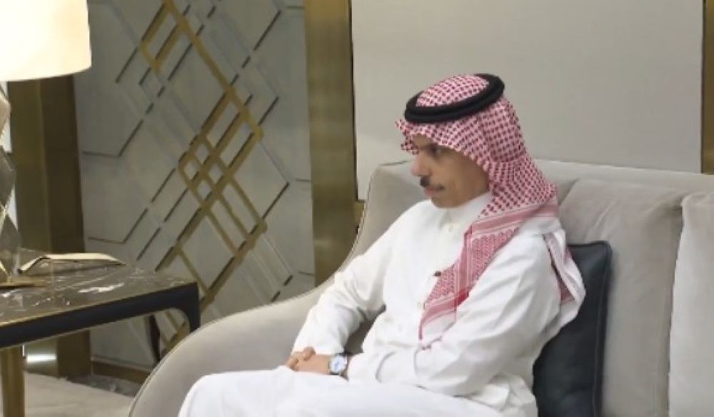 ولي العهد ونائب رئيس دولة فلسطين يبحثان سُبل تعزيز العمل المشترك