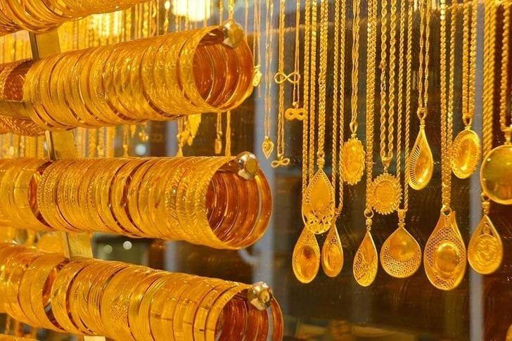 انخفاض حاد في أسعار الذهب محليًا وعالميًا.. وعيار 21 يتراجع 100 جنيه
