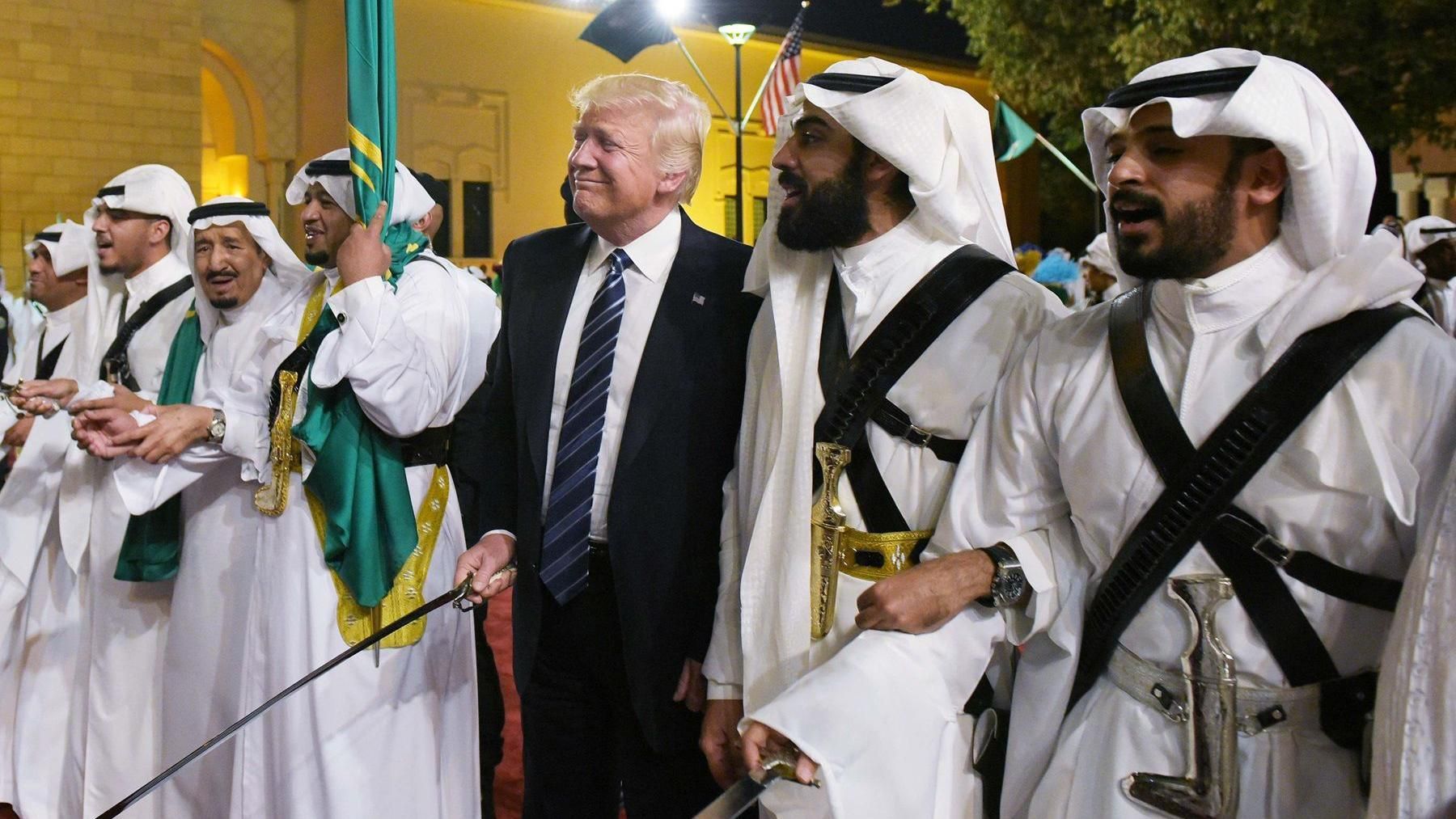 ترامب يتبنّى مصطلح "الخليج العربي" رسمياً