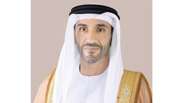 نهيان بن زايد يتوِّج شباب الأهلي بكأس رئيس الدولة لكرة القدم