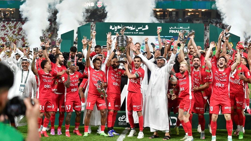 نهيان بن زايد يتوِّج شباب الأهلي بكأس رئيس الدولة لكرة القدم