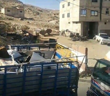 النشرة: الجيش اللبناني أشرف على ترحيل 100 عائلة نازحة سورية من عرسال إلى القلمون الغربي