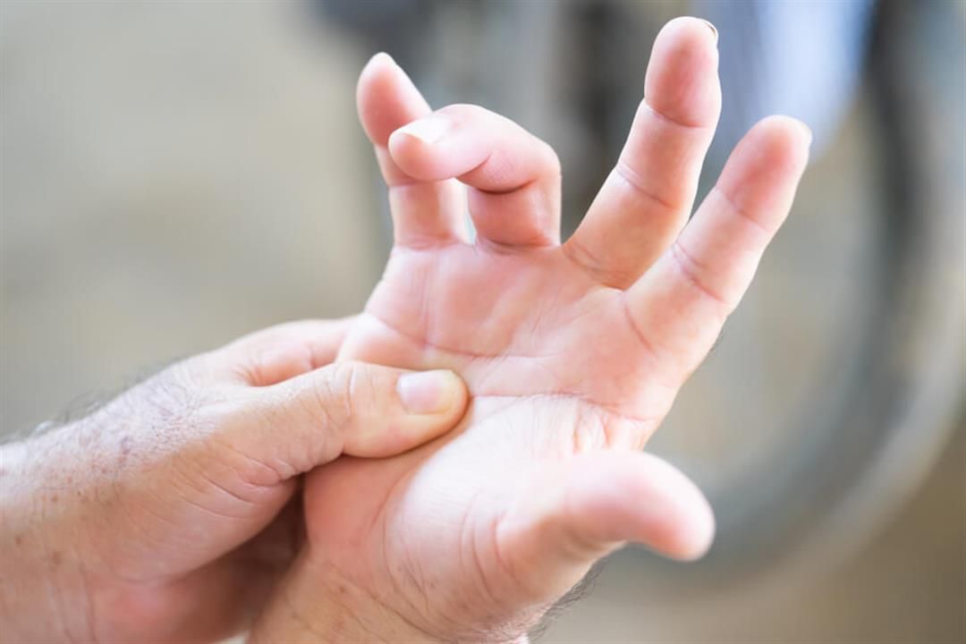لماذا نشعر بتنميل اليدين أثناء النوم؟ إليك الأسباب