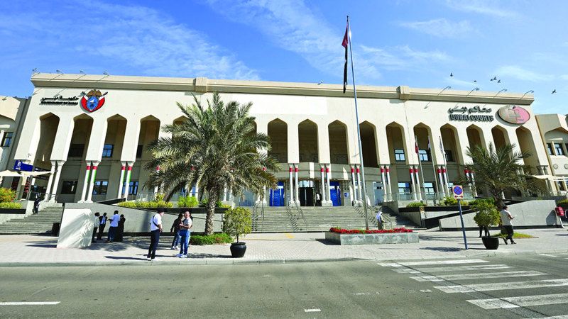 الامارات | امرأة ترفض رد 6000 درهم حولها موظف إلى حسابها بالخطأ