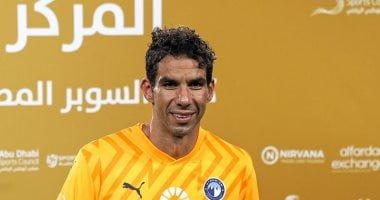 الجهاز الفنى لبيراميدز يدرس الاعتماد على شريف إكرامى فى مواجهة الزمالك