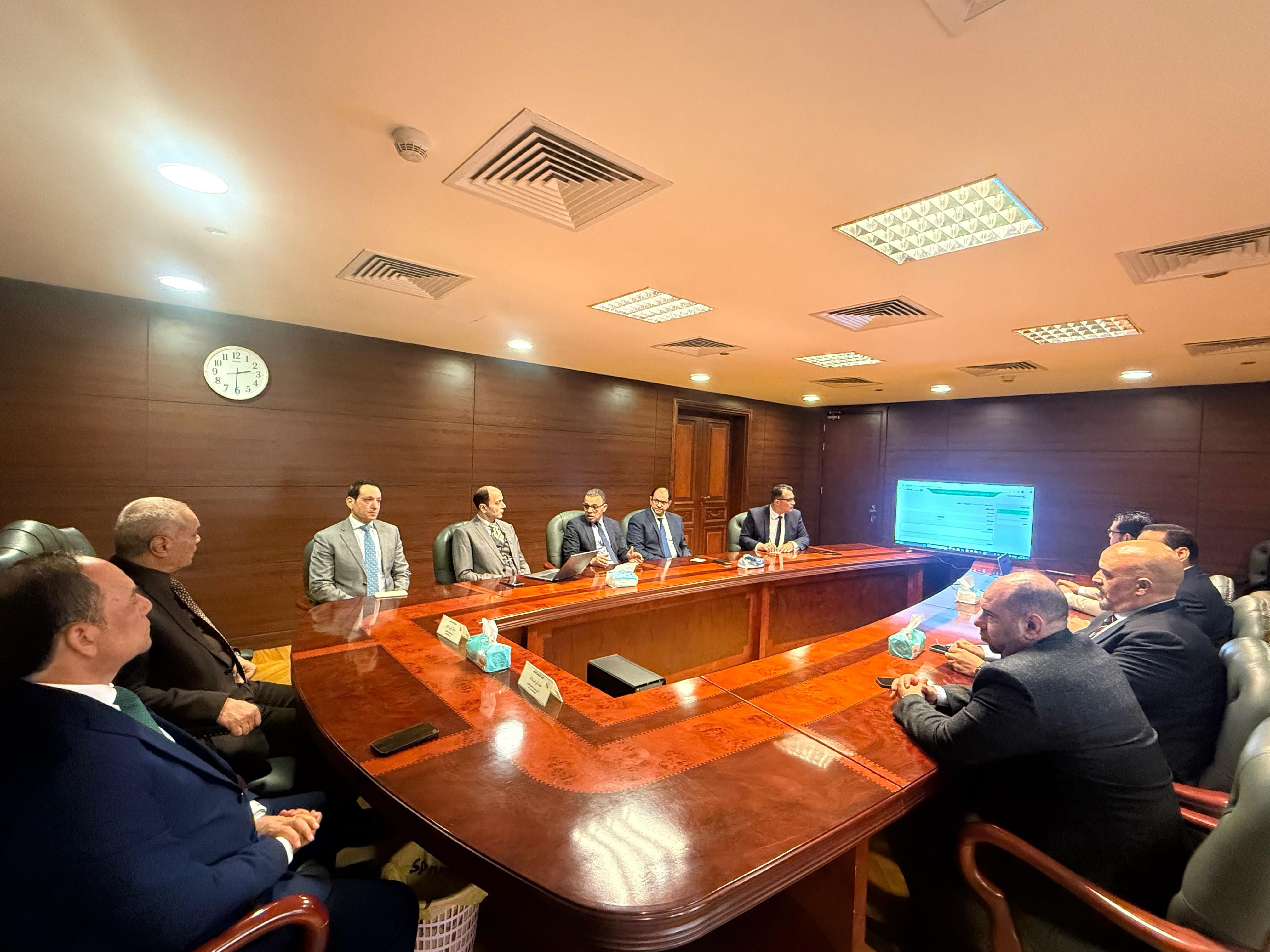 رئيس هيئة النيابة الإدارية يشهد عرضًا توضيحيًا للبوابة الرقمية الجديدة