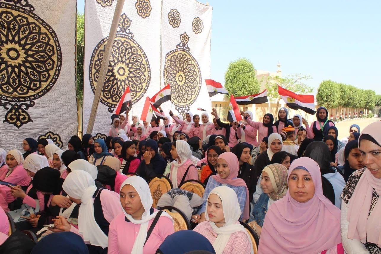 تعليم الجيزة تبدأ تنظيم مراجعات نهائية مجانية لطلاب الشهادة الإعدادية.. صور